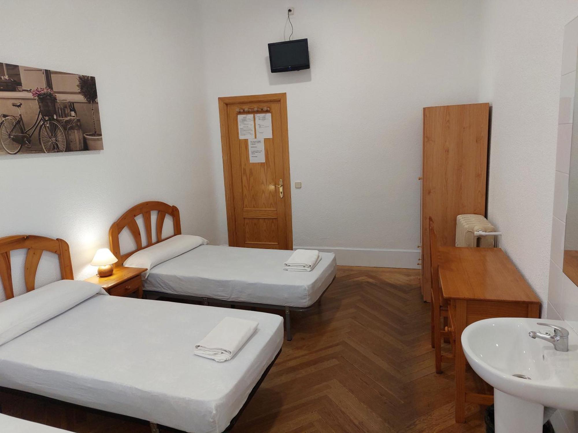 מדריד Hostal Miralva מראה חיצוני תמונה