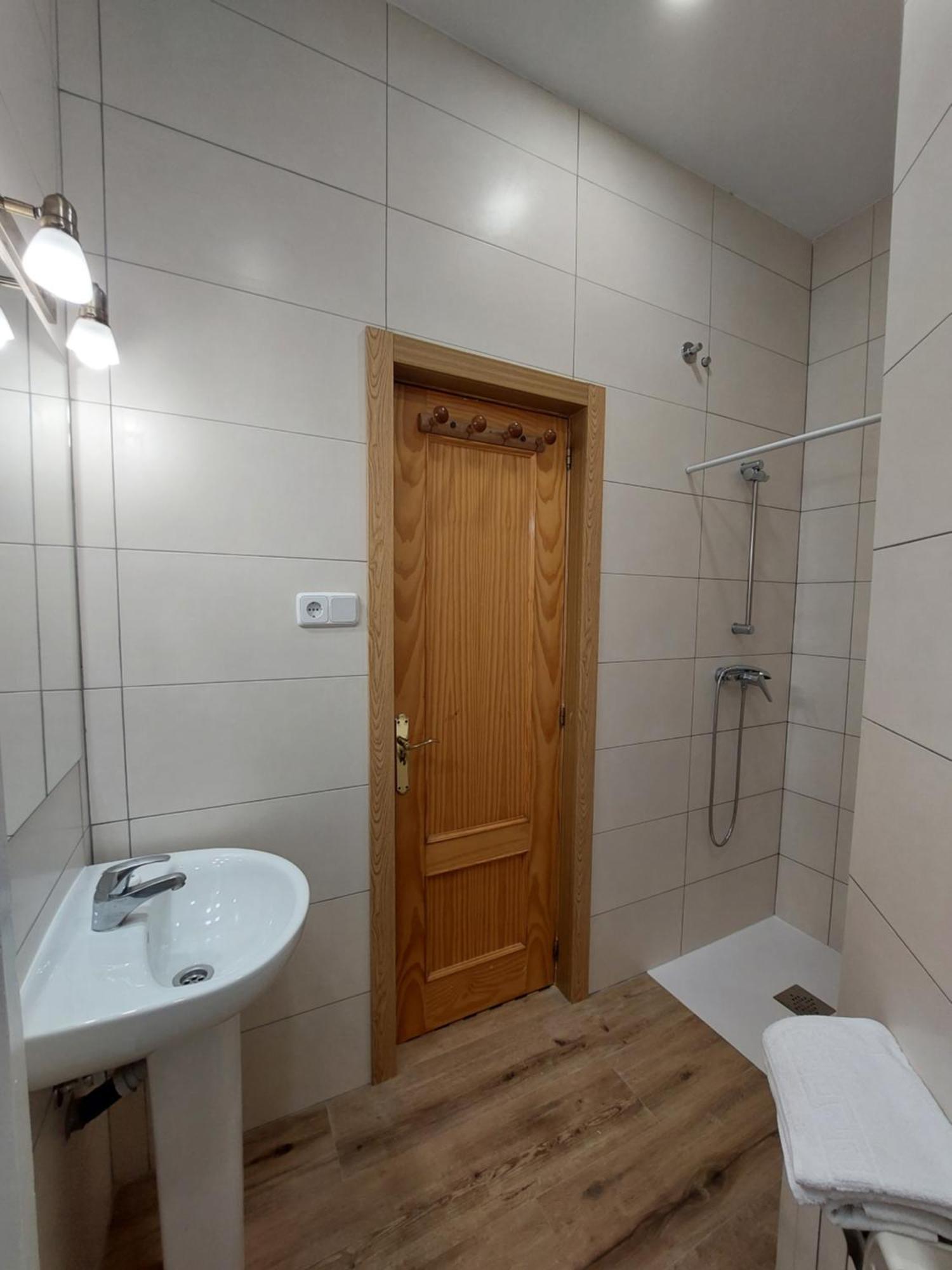 מדריד Hostal Miralva מראה חיצוני תמונה