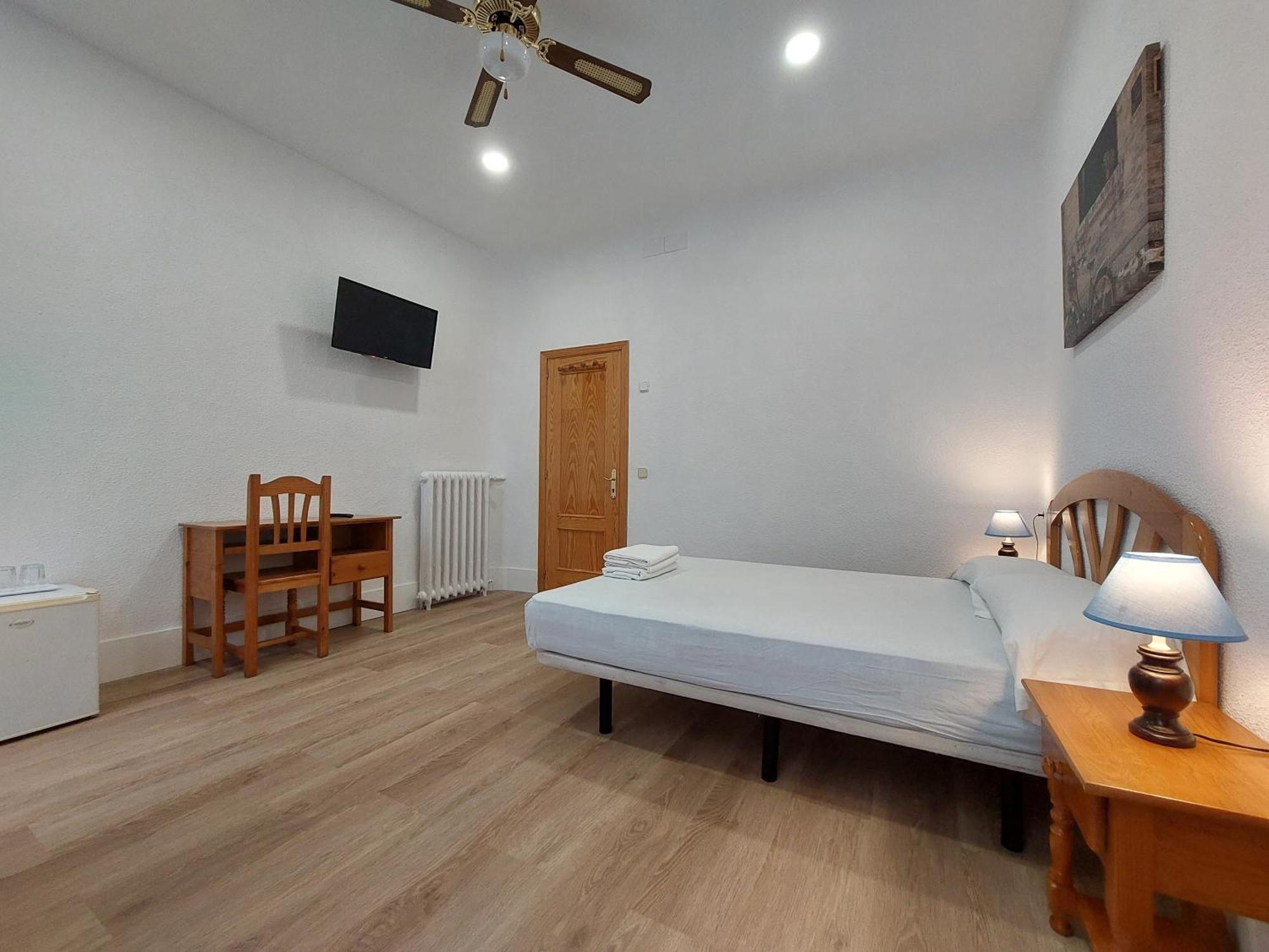 מדריד Hostal Miralva מראה חיצוני תמונה
