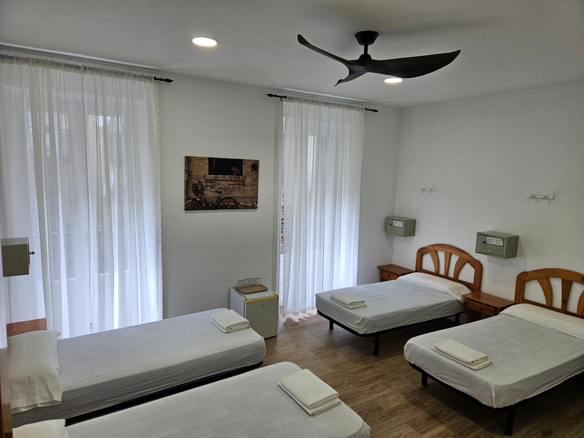 מדריד Hostal Miralva מראה חיצוני תמונה