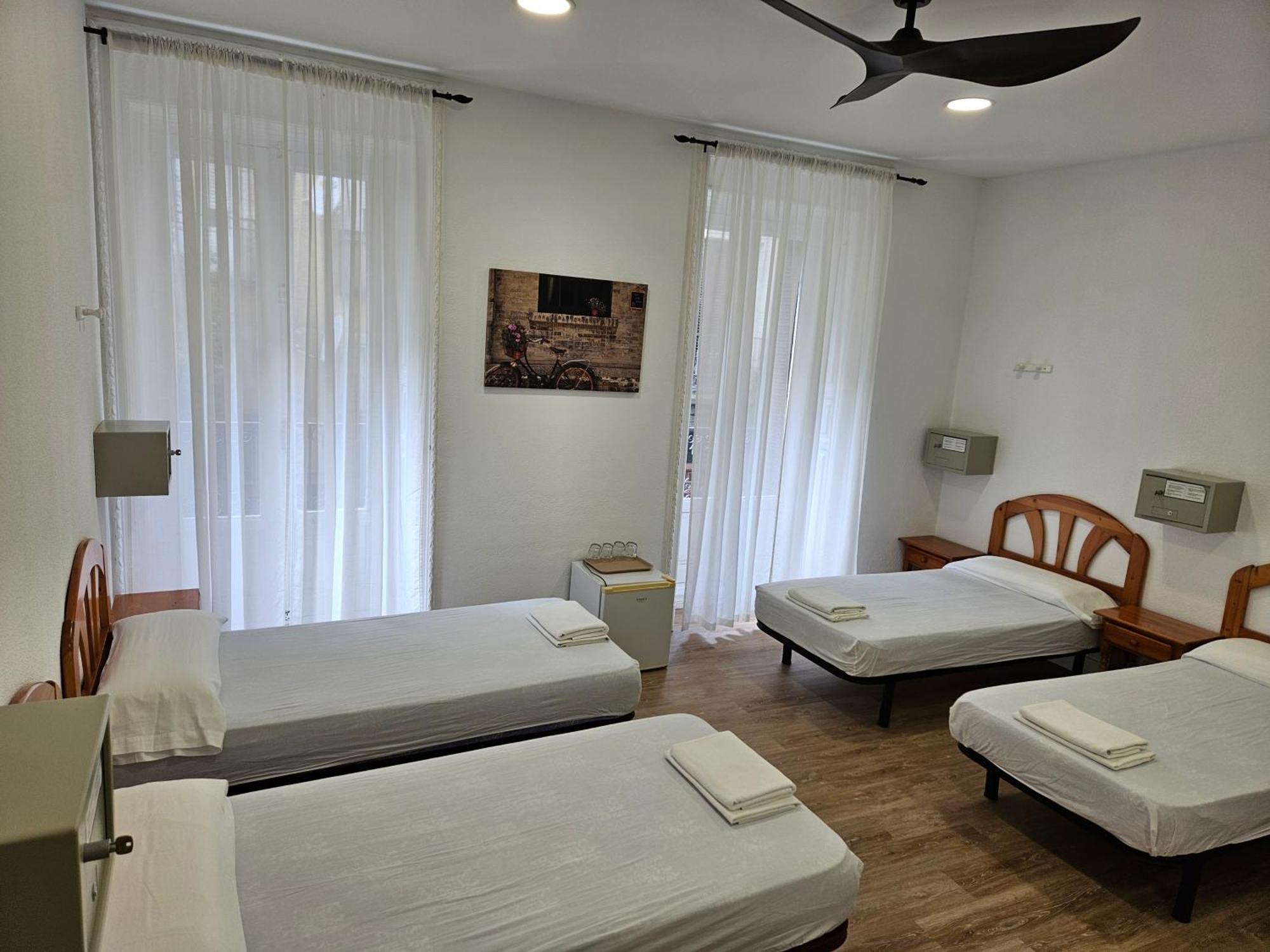 מדריד Hostal Miralva מראה חיצוני תמונה