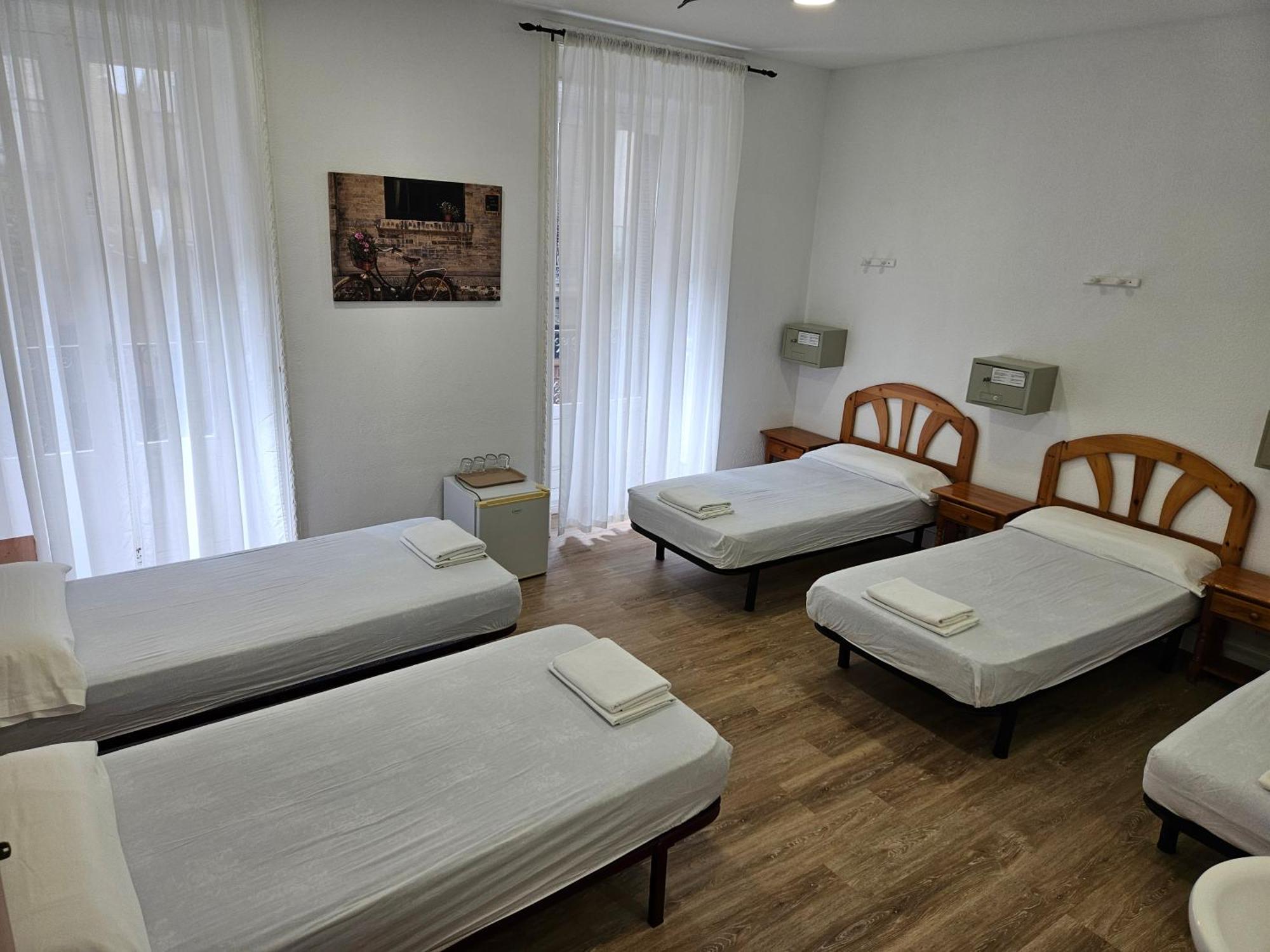 מדריד Hostal Miralva מראה חיצוני תמונה