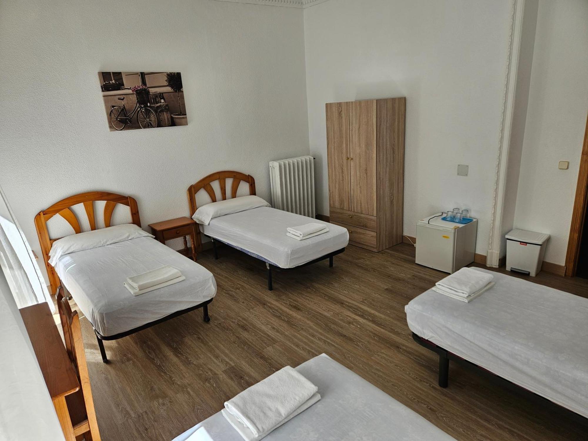 מדריד Hostal Miralva מראה חיצוני תמונה