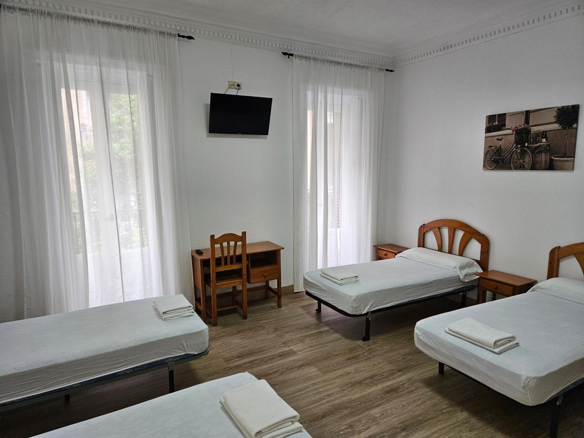מדריד Hostal Miralva מראה חיצוני תמונה